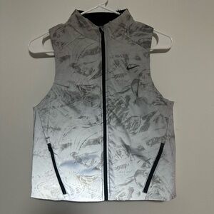 Nike Swift
Women's Therma-FIT ADV Reflective Running Vest